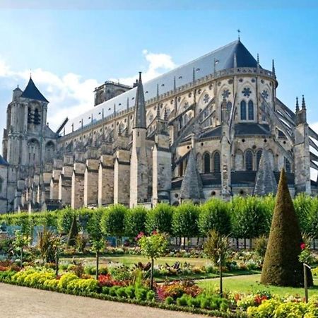 Ferienwohnung Calme Et Au Coeur Du Centre Historique Bourges Exterior foto